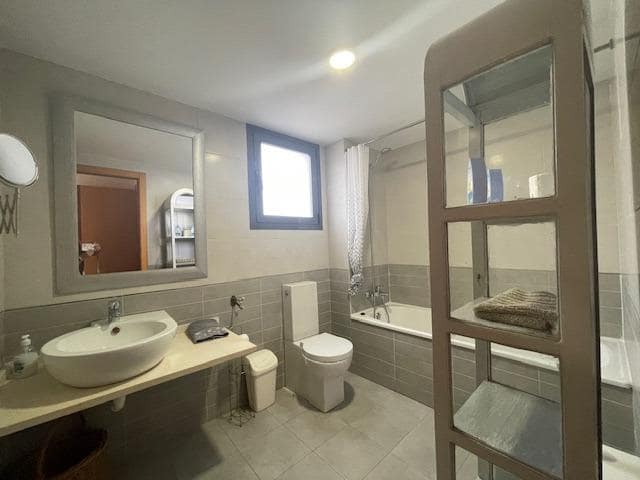 2 bedroom Flat for sale in Alicante / Alacant city with pool garage - € 420,000 (Ref: 9048920)