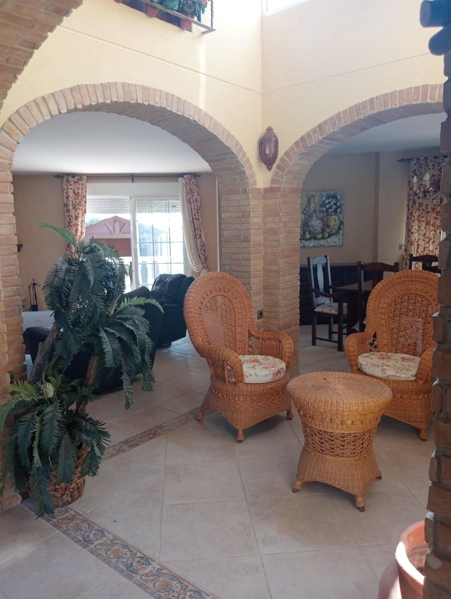 5 makuuhuone Huvila myytävänä paikassa Muchamiel / Mutxamel mukana uima-altaan - 570 000 € (Ref: 9141675)