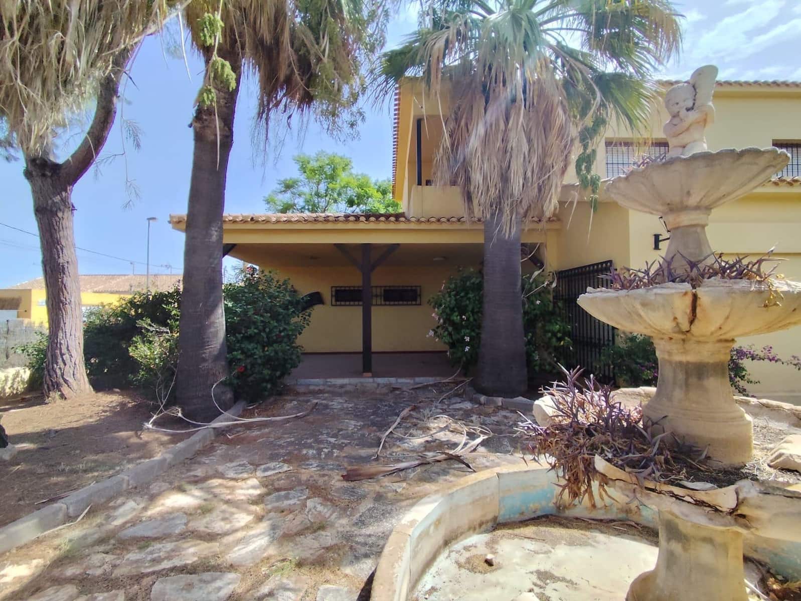 6 bedroom Villa for sale in Los Urrutias with pool - € 394,990 (Ref: 10041181)