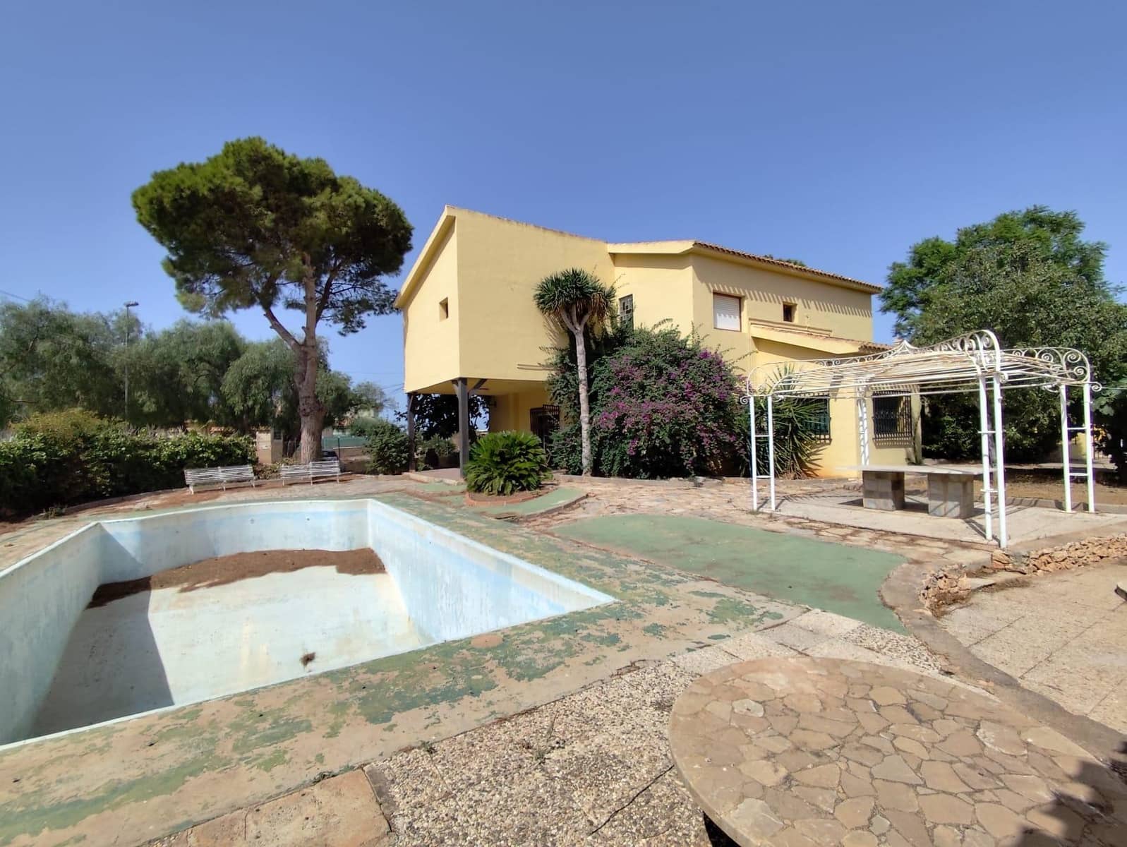 6 bedroom Villa for sale in Los Urrutias with pool - € 394,990 (Ref: 10041181)