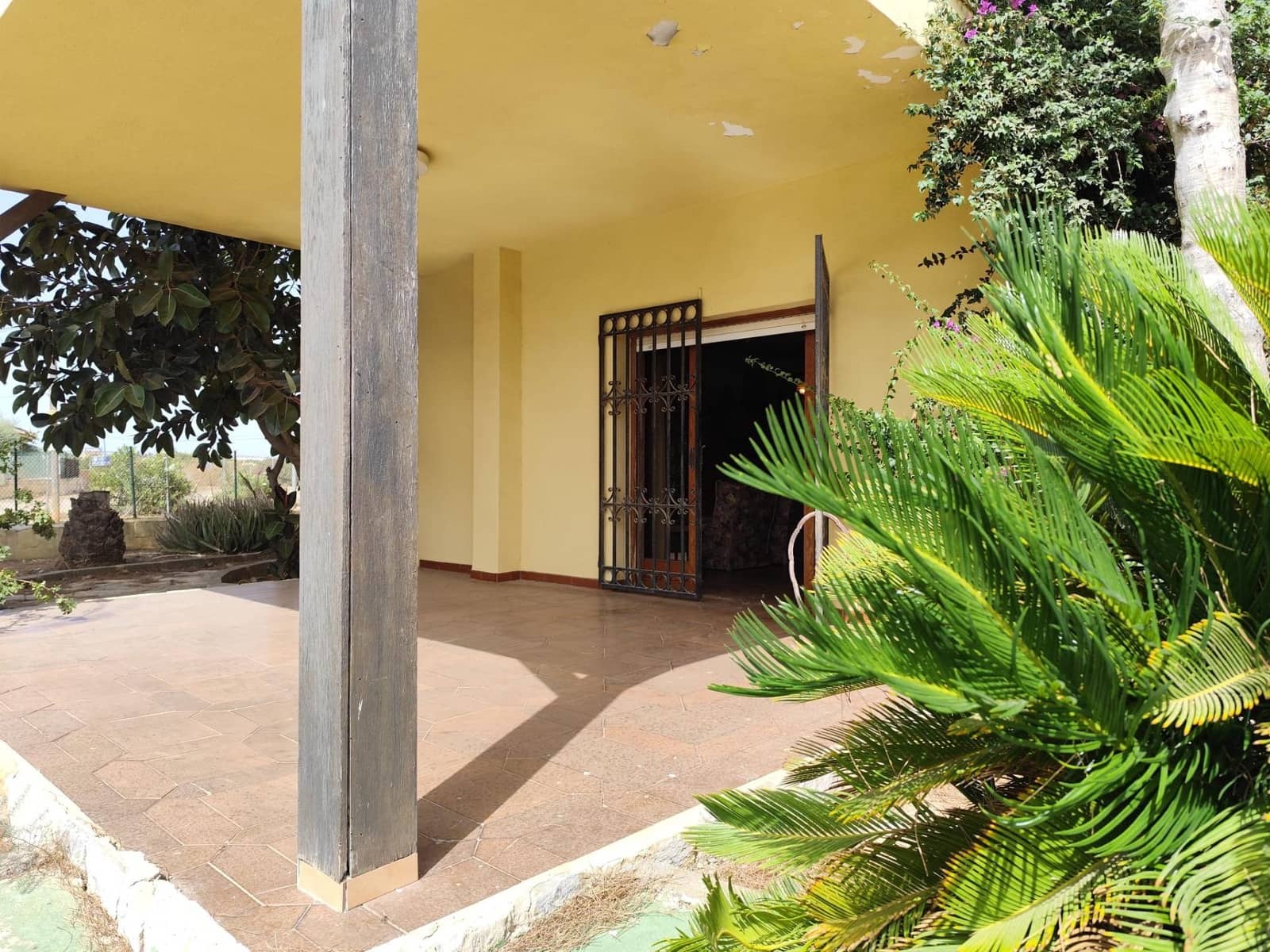6 bedroom Villa for sale in Los Urrutias with pool - € 394,990 (Ref: 10041181)