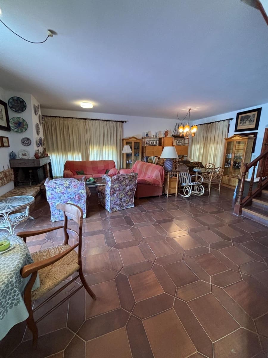 6 bedroom Villa for sale in Los Urrutias with pool - € 394,990 (Ref: 10041181)