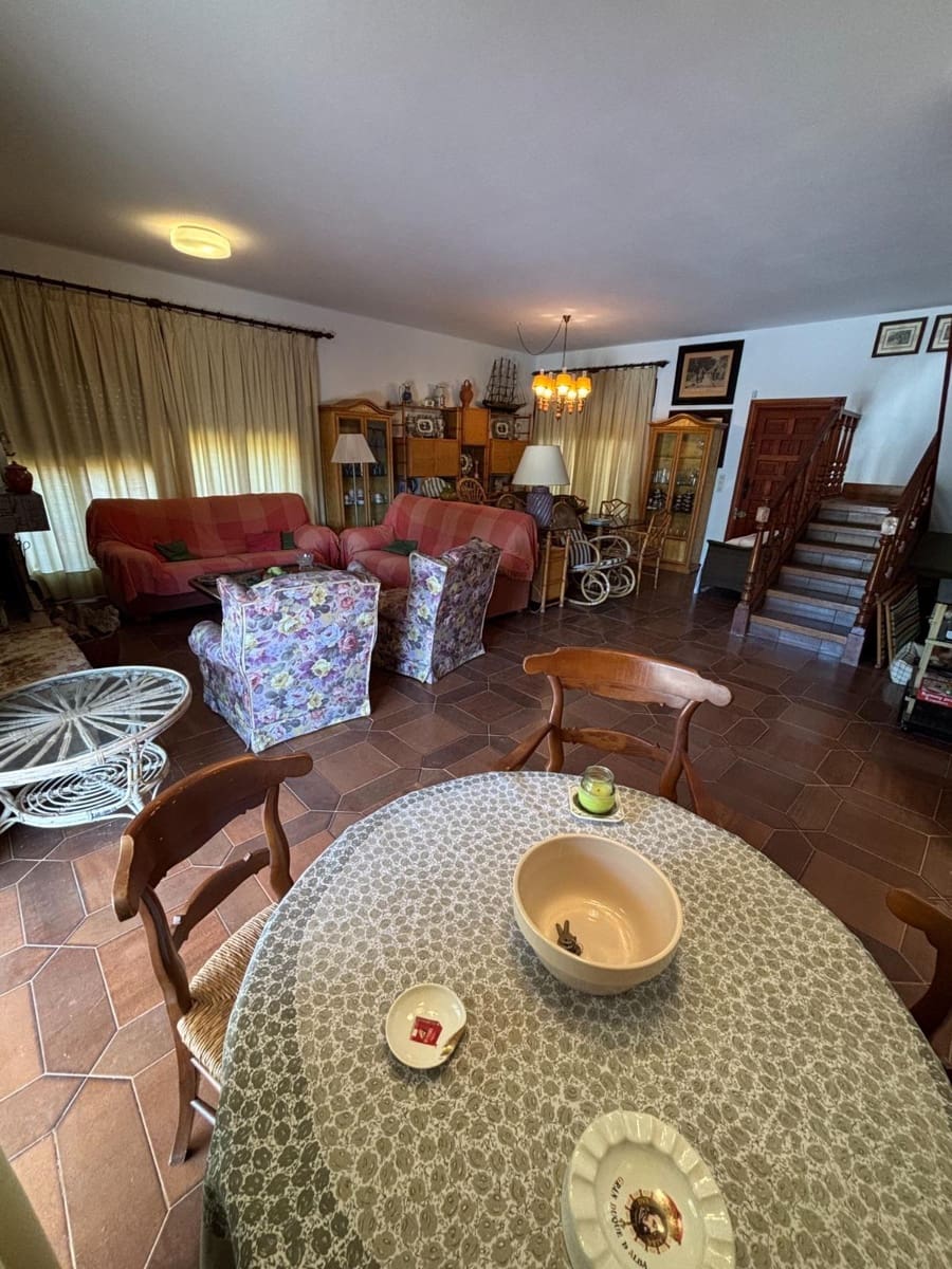 6 bedroom Villa for sale in Los Urrutias with pool - € 394,990 (Ref: 10041181)
