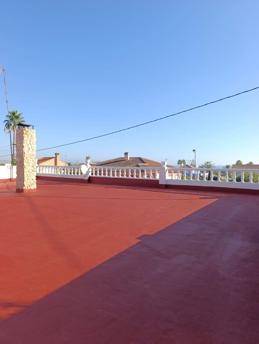 4 bedroom Villa for sale in Los Urrutias with garage - € 250,000 (Ref: 10064732)