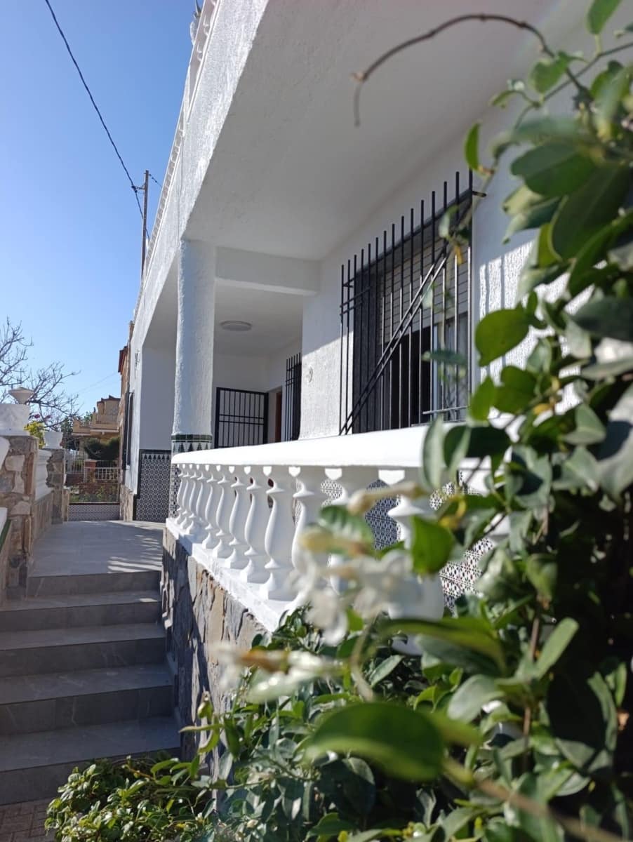 4 bedroom Villa for sale in Los Urrutias with garage - € 250,000 (Ref: 10064732)