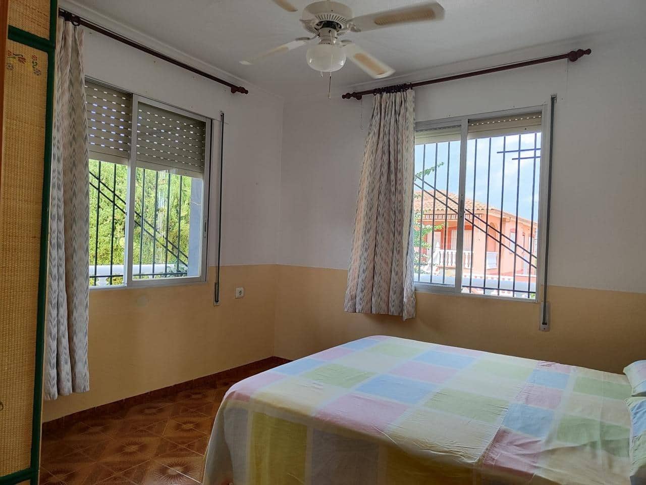 4 bedroom Villa for sale in Los Urrutias with garage - € 250,000 (Ref: 10064732)