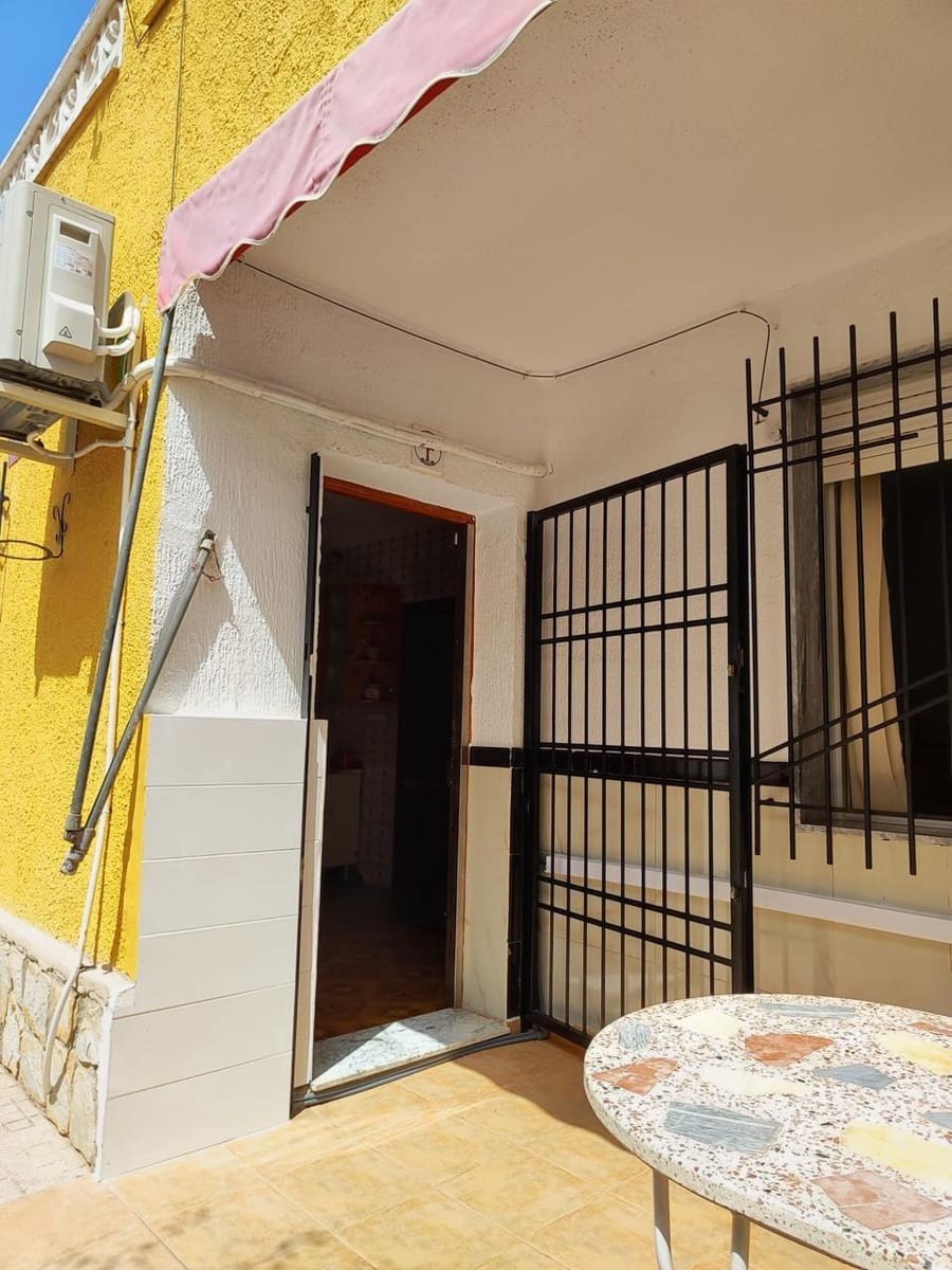 4 bedroom Villa for sale in Los Urrutias with garage - € 250,000 (Ref: 10064732)