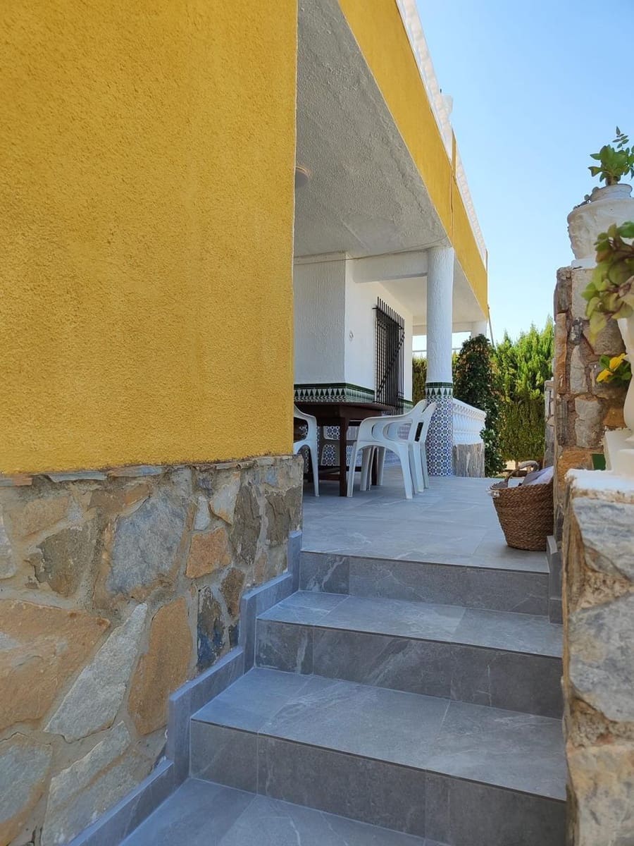4 bedroom Villa for sale in Los Urrutias with garage - € 250,000 (Ref: 10064732)