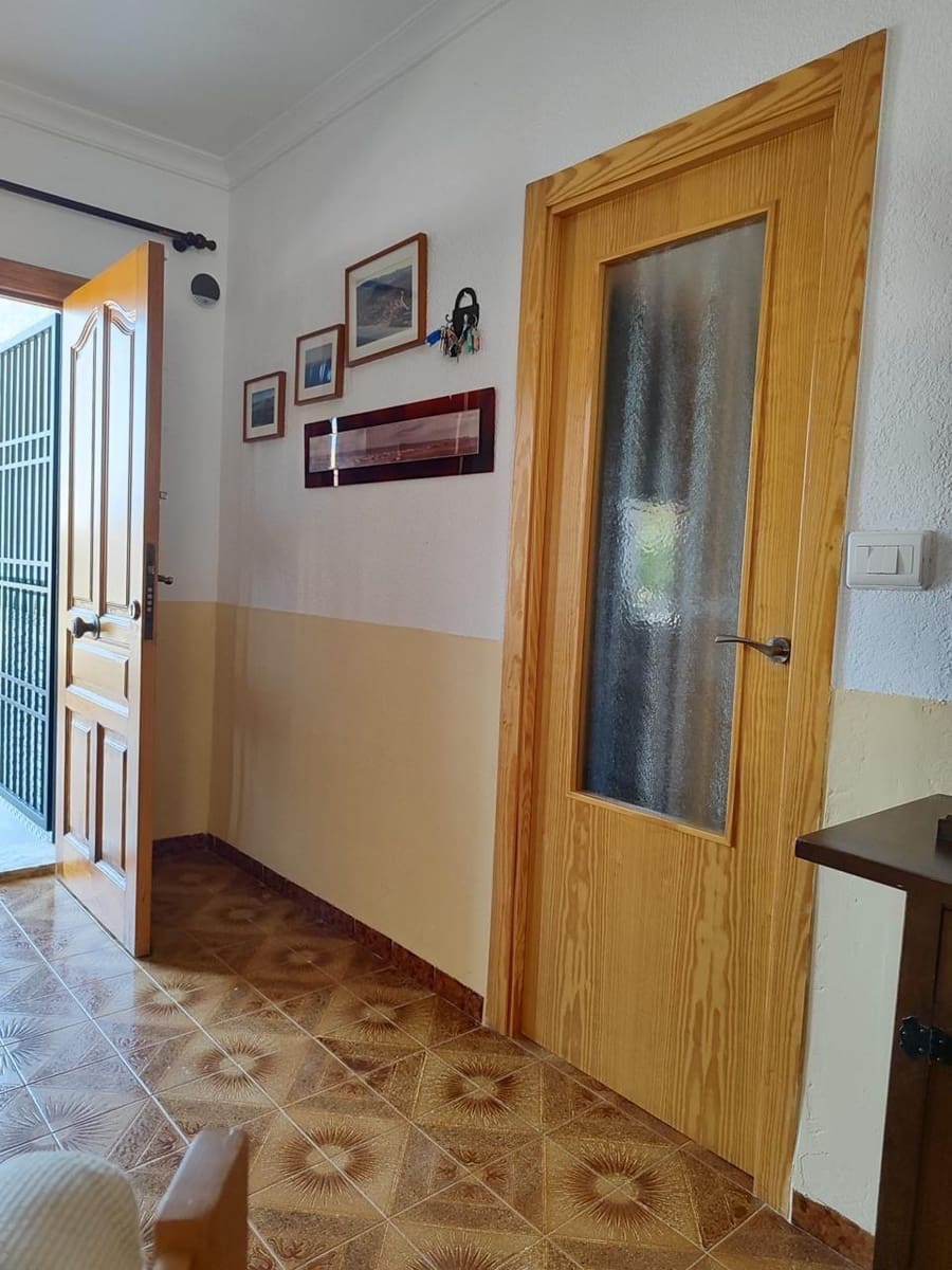 4 bedroom Villa for sale in Los Urrutias with garage - € 250,000 (Ref: 10064732)