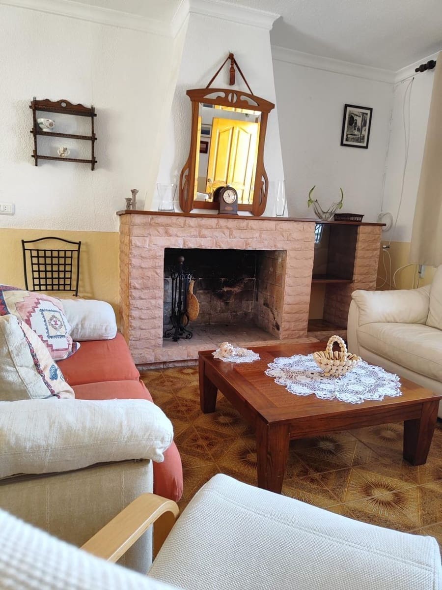 4 bedroom Villa for sale in Los Urrutias with garage - € 250,000 (Ref: 10064732)