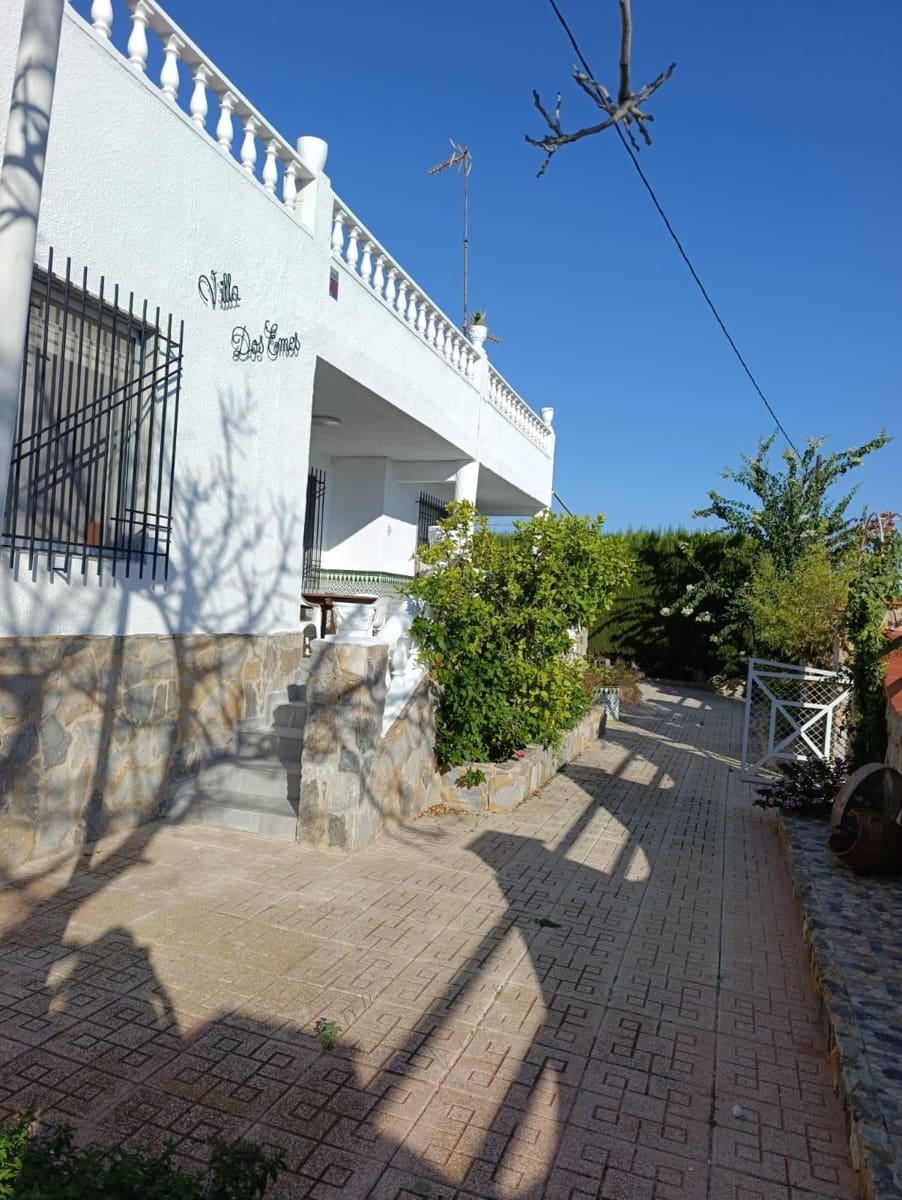 4 bedroom Villa for sale in Los Urrutias with garage - € 250,000 (Ref: 10064732)