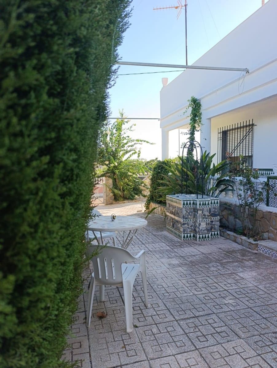 4 bedroom Villa for sale in Los Urrutias with garage - € 250,000 (Ref: 10064732)