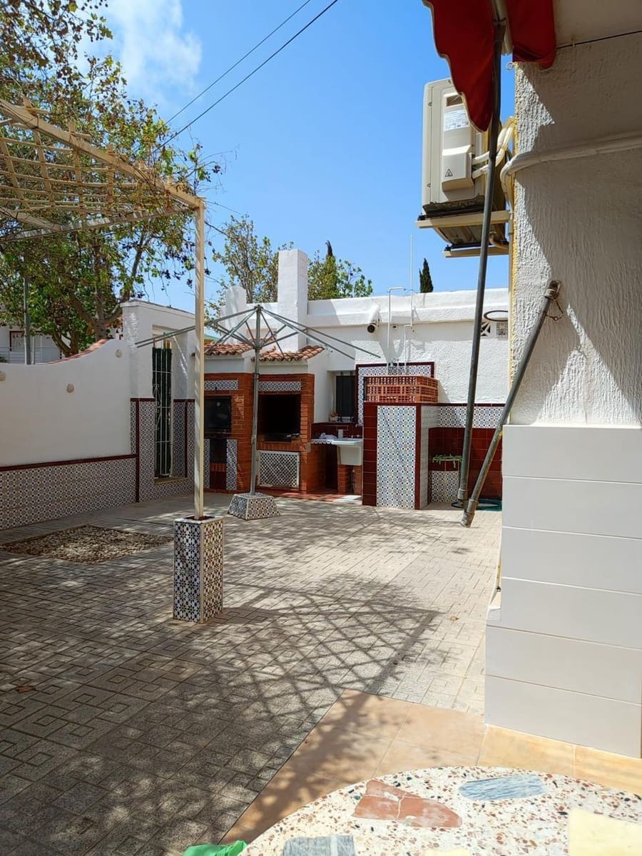 4 bedroom Villa for sale in Los Urrutias with garage - € 250,000 (Ref: 10064732)