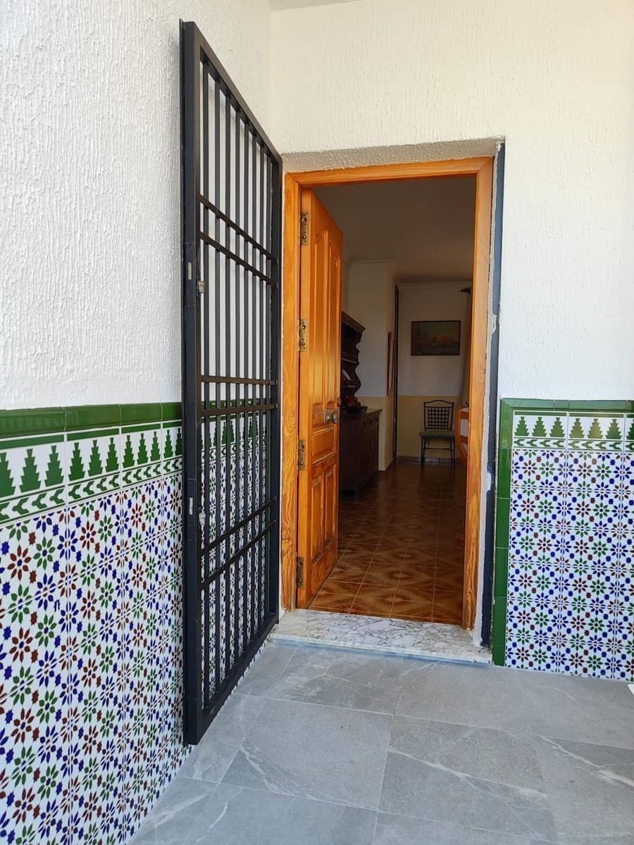 4 bedroom Villa for sale in Los Urrutias with garage - € 250,000 (Ref: 10064732)