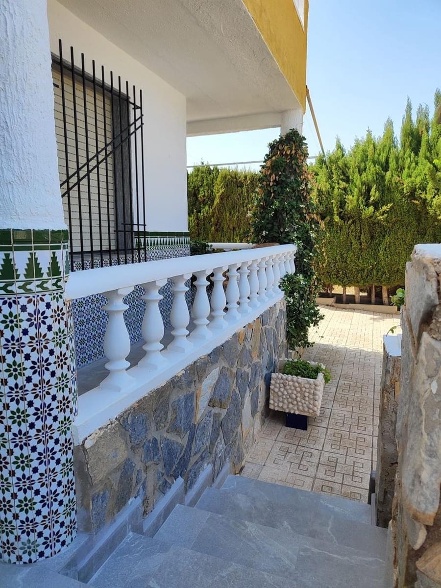 4 bedroom Villa for sale in Los Urrutias with garage - € 250,000 (Ref: 10064732)