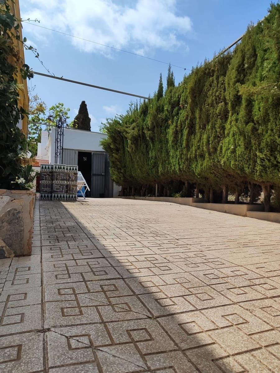4 bedroom Villa for sale in Los Urrutias with garage - € 250,000 (Ref: 10064732)