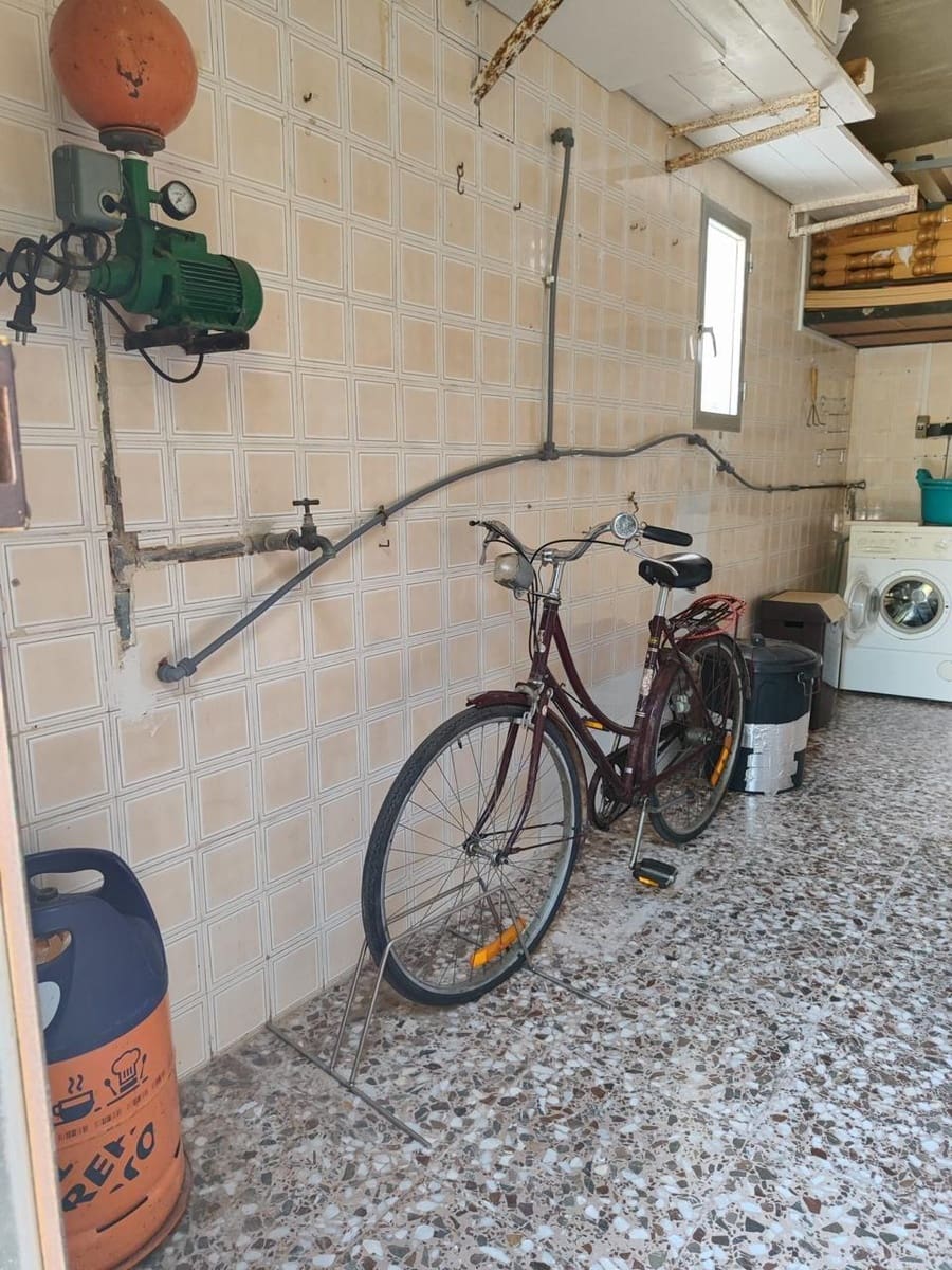 4 bedroom Villa for sale in Los Urrutias with garage - € 250,000 (Ref: 10064732)