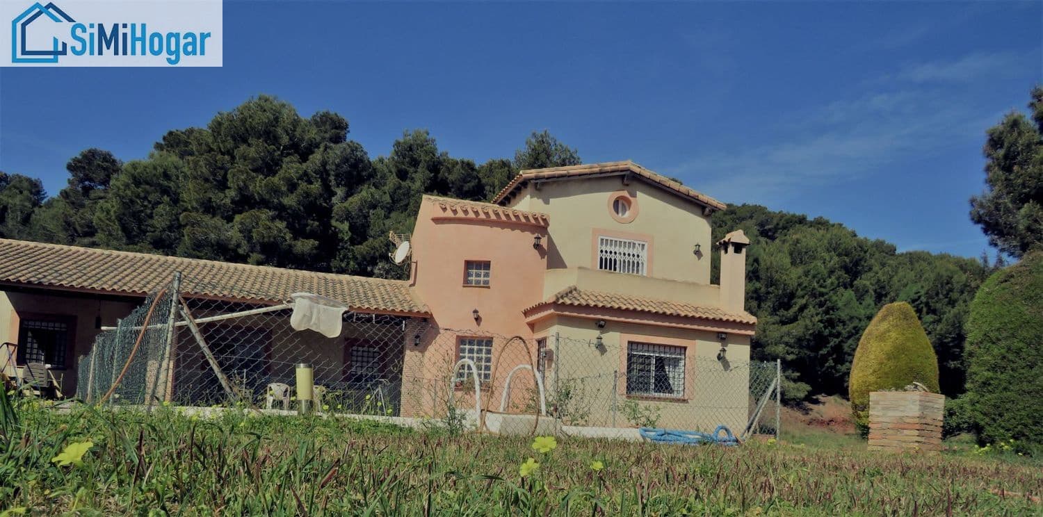 4 bedroom Villa for sale in La Manga Club with pool - € 540,000 (Ref: 8407692)