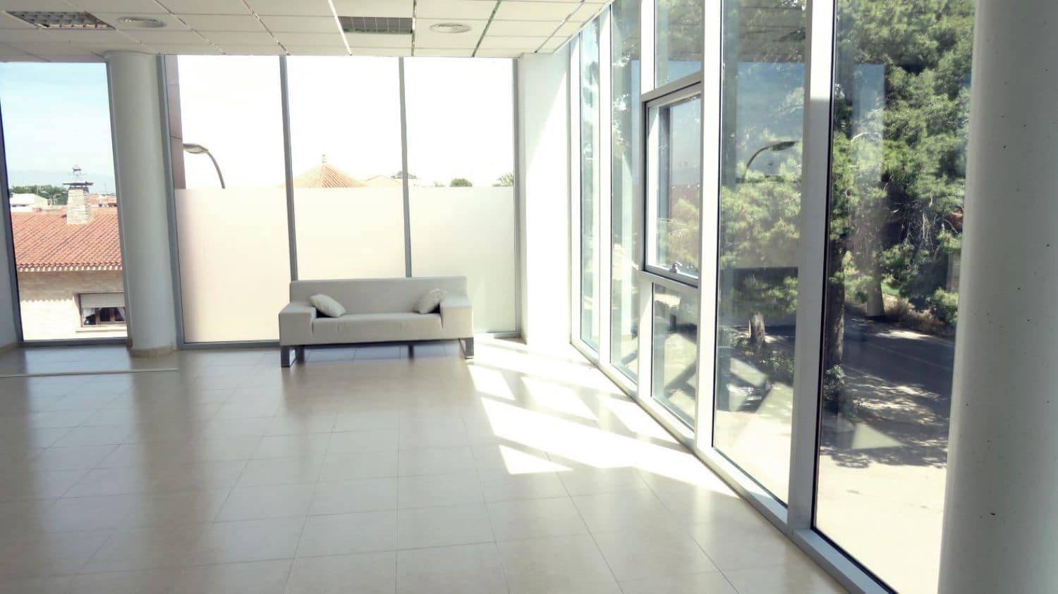 Toimisto vuokrattavana paikassa Miranda - 450 € (Ref: 8491055)