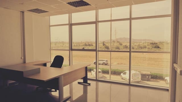 Kontor til leje i Los Alcázares - € 750 (Ref: 8662708)