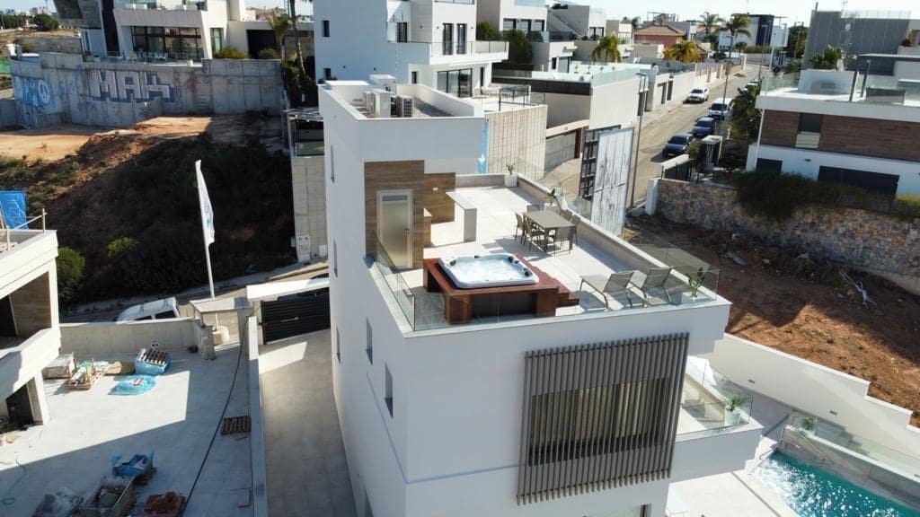 7 bedroom Villa for sale in Campoamor - € 1,530,000 (Ref: 8926571)