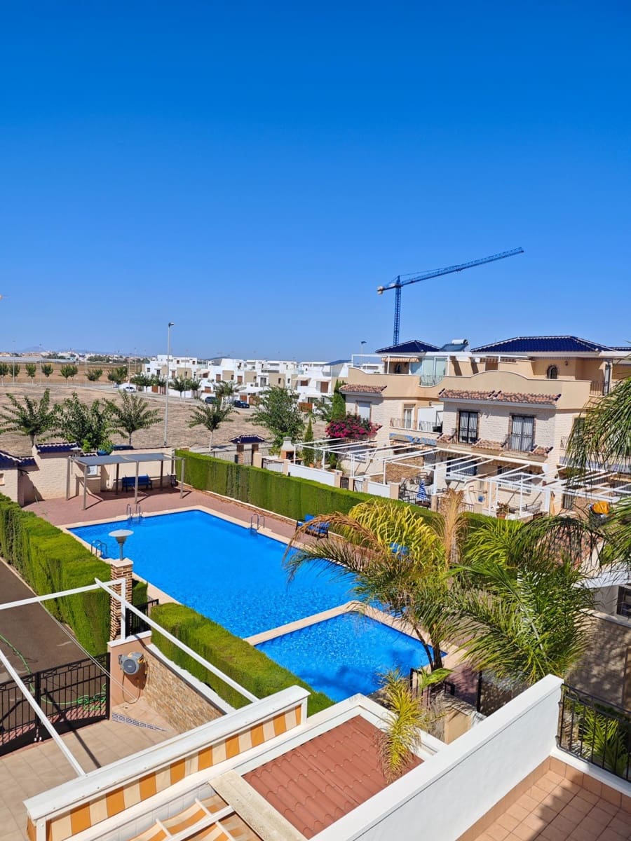 3 soveværelse Rækkehus til salg i Pilar de la Horadada med swimmingpool - € 280.000 (Ref: 8928644)