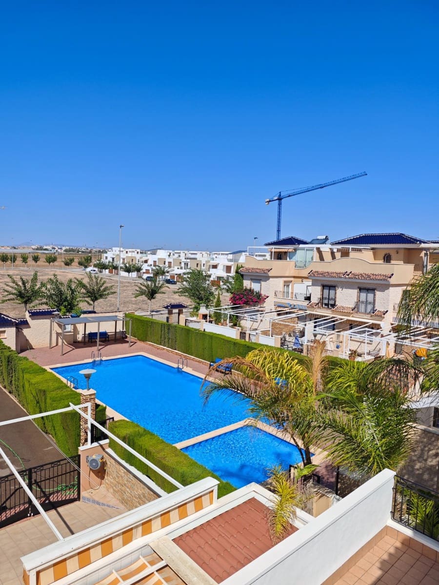 3 soveværelse Rækkehus til salg i Pilar de la Horadada med swimmingpool - € 280.000 (Ref: 8928644)