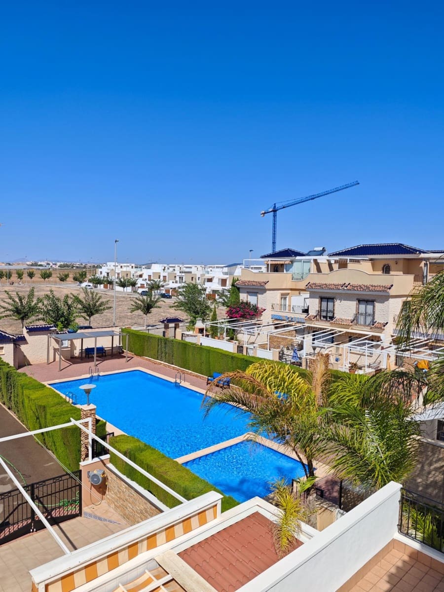 3 soveværelse Rækkehus til salg i Pilar de la Horadada med swimmingpool - € 280.000 (Ref: 8928644)