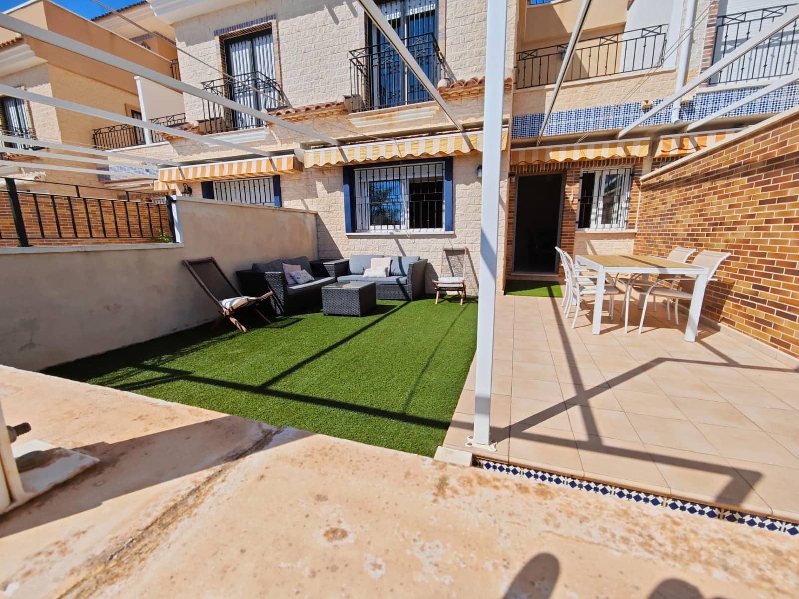 3 soveværelse Rækkehus til salg i Pilar de la Horadada med swimmingpool - € 280.000 (Ref: 8928644)