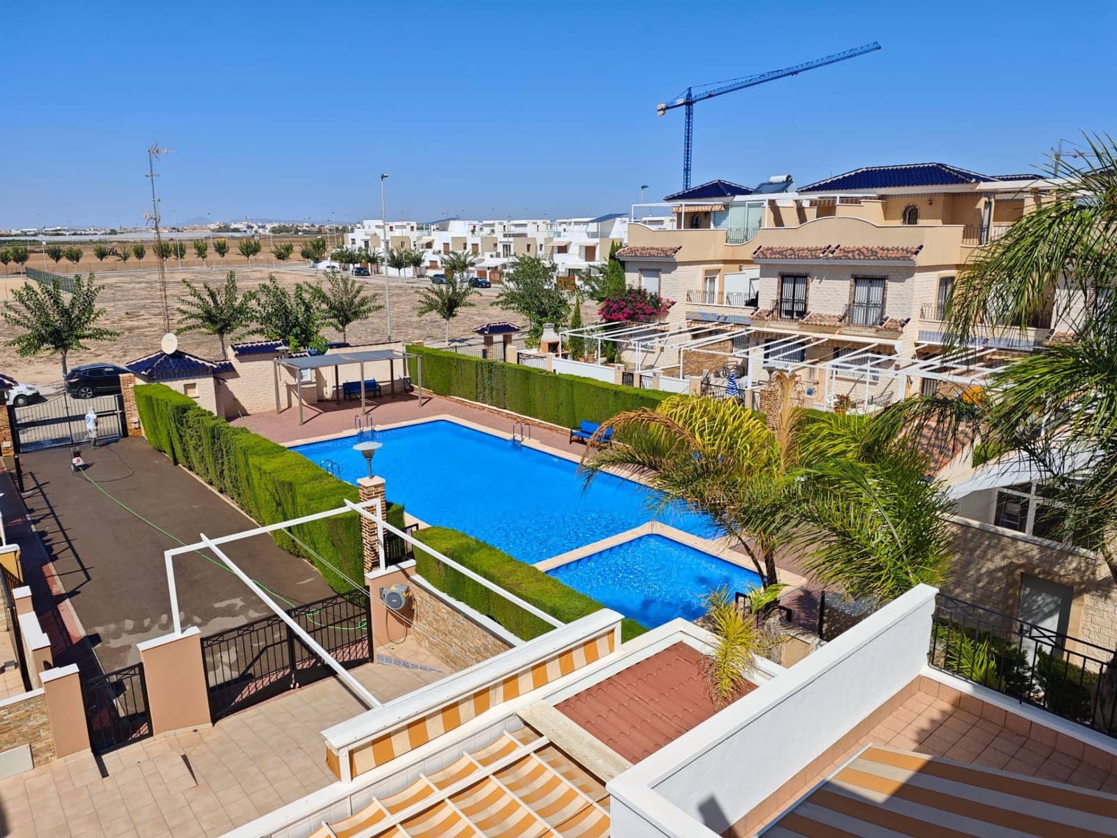 3 soveværelse Rækkehus til salg i Pilar de la Horadada med swimmingpool - € 280.000 (Ref: 8928644)