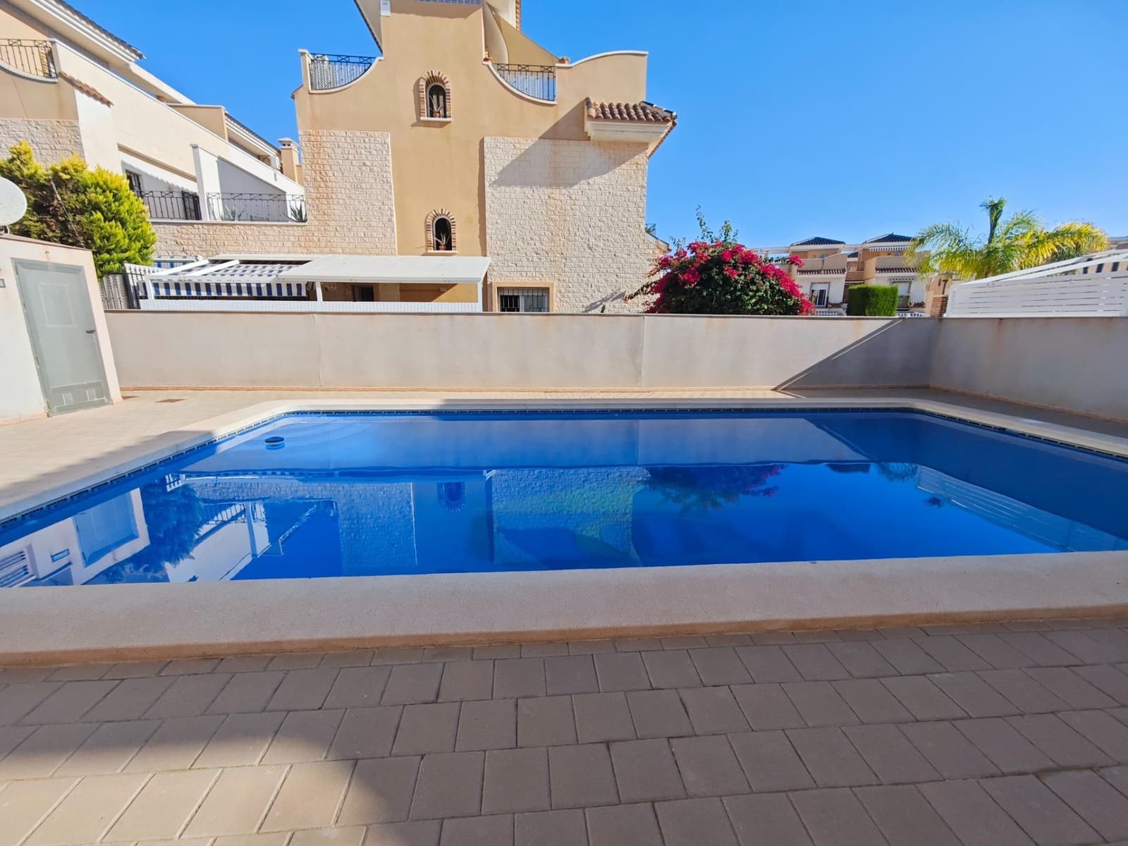 3 soveværelse Rækkehus til salg i Pilar de la Horadada med swimmingpool - € 280.000 (Ref: 8928644)