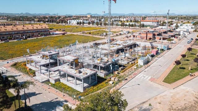 3 slaapkamer Villa te koop in Los Alcázares met garage - € 467.000 (Ref: 8985981)