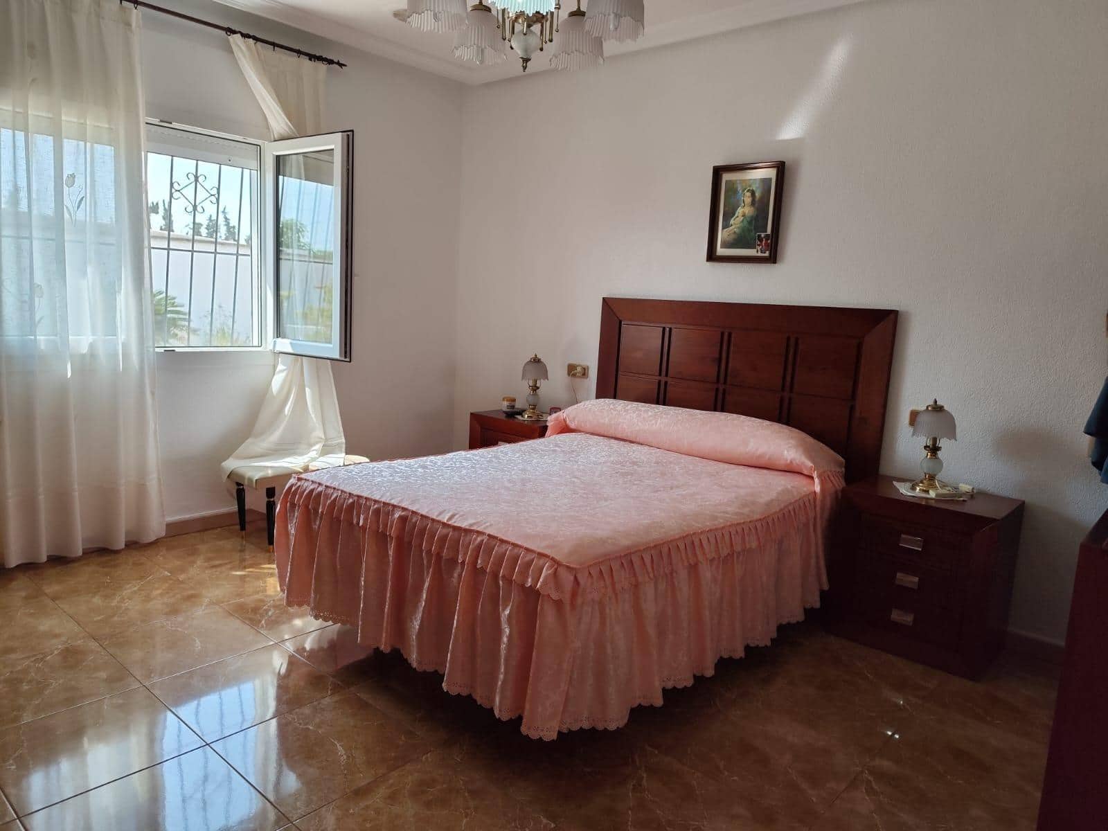 4 camera da letto Villa in vendita in Roda con garage - 399.000 € (Rif: 9036576)