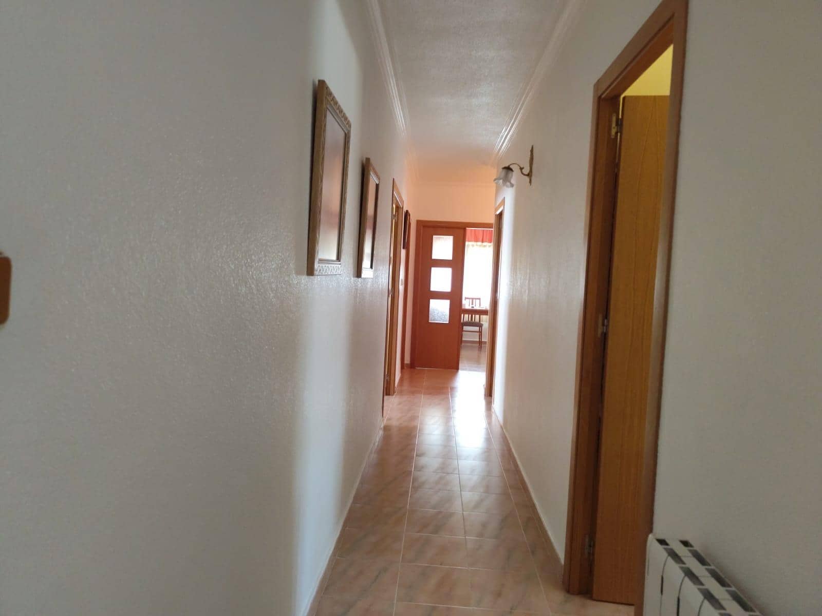 4 camera da letto Villa in vendita in Roda con garage - 399.000 € (Rif: 9036576)