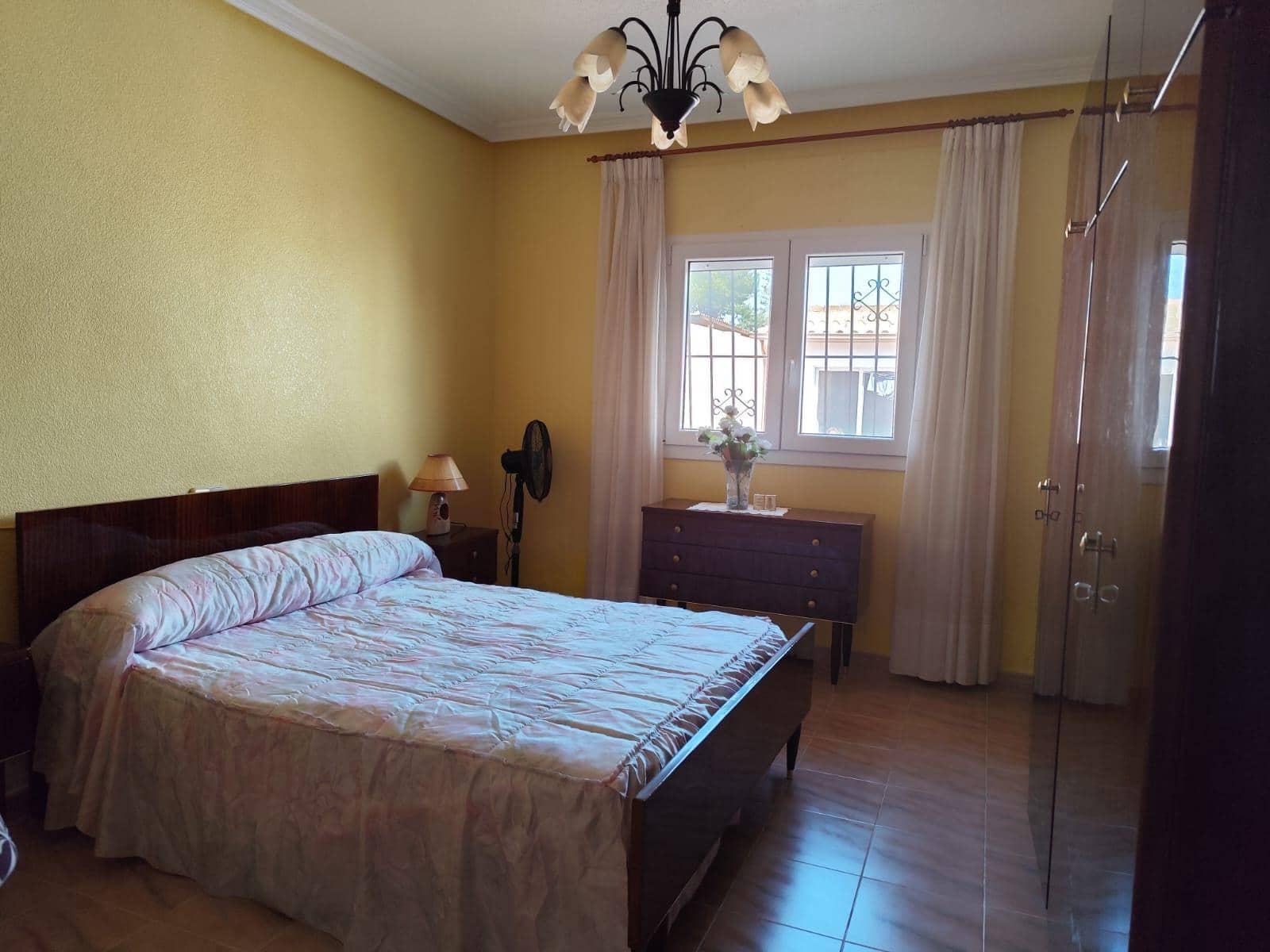 4 camera da letto Villa in vendita in Roda con garage - 399.000 € (Rif: 9036576)