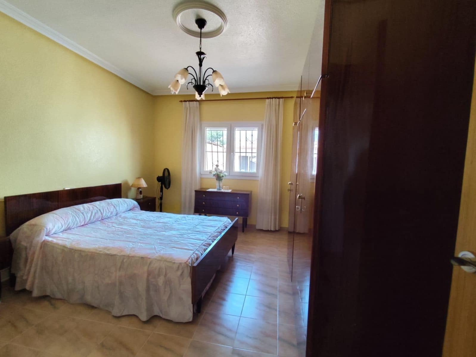 4 camera da letto Villa in vendita in Roda con garage - 399.000 € (Rif: 9036576)