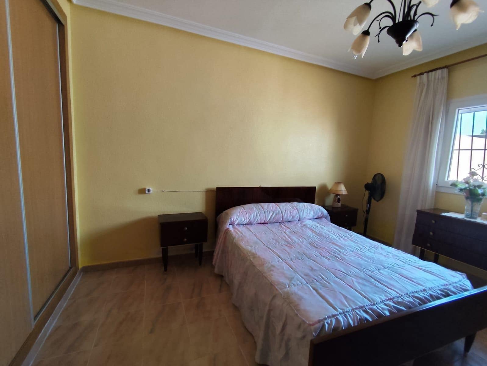 4 camera da letto Villa in vendita in Roda con garage - 399.000 € (Rif: 9036576)