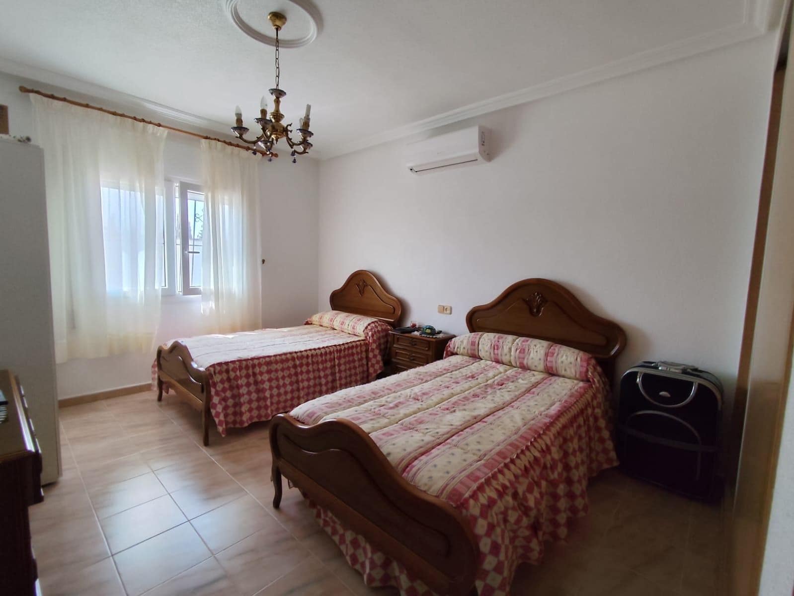 4 camera da letto Villa in vendita in Roda con garage - 399.000 € (Rif: 9036576)