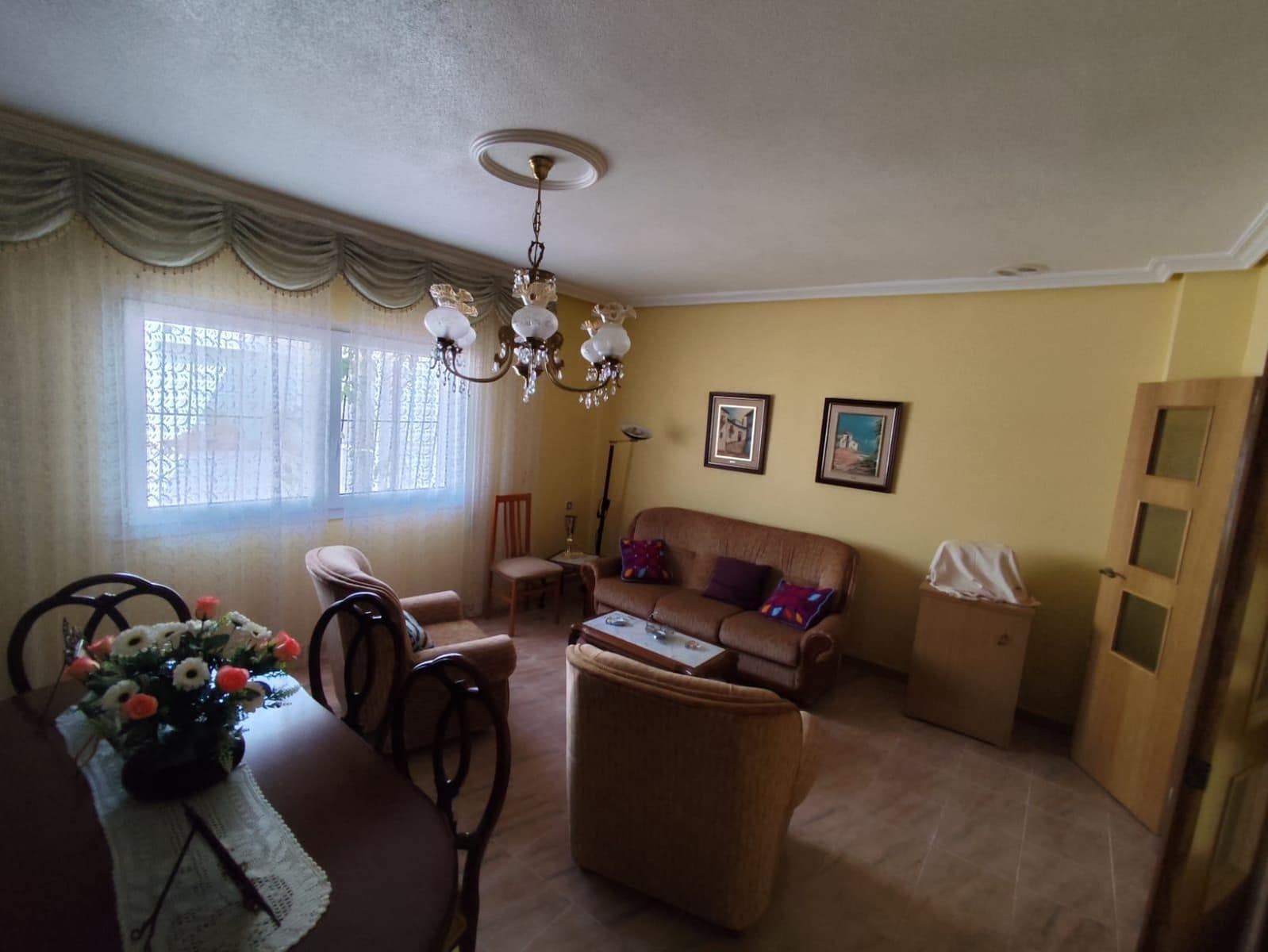 4 camera da letto Villa in vendita in Roda con garage - 399.000 € (Rif: 9036576)