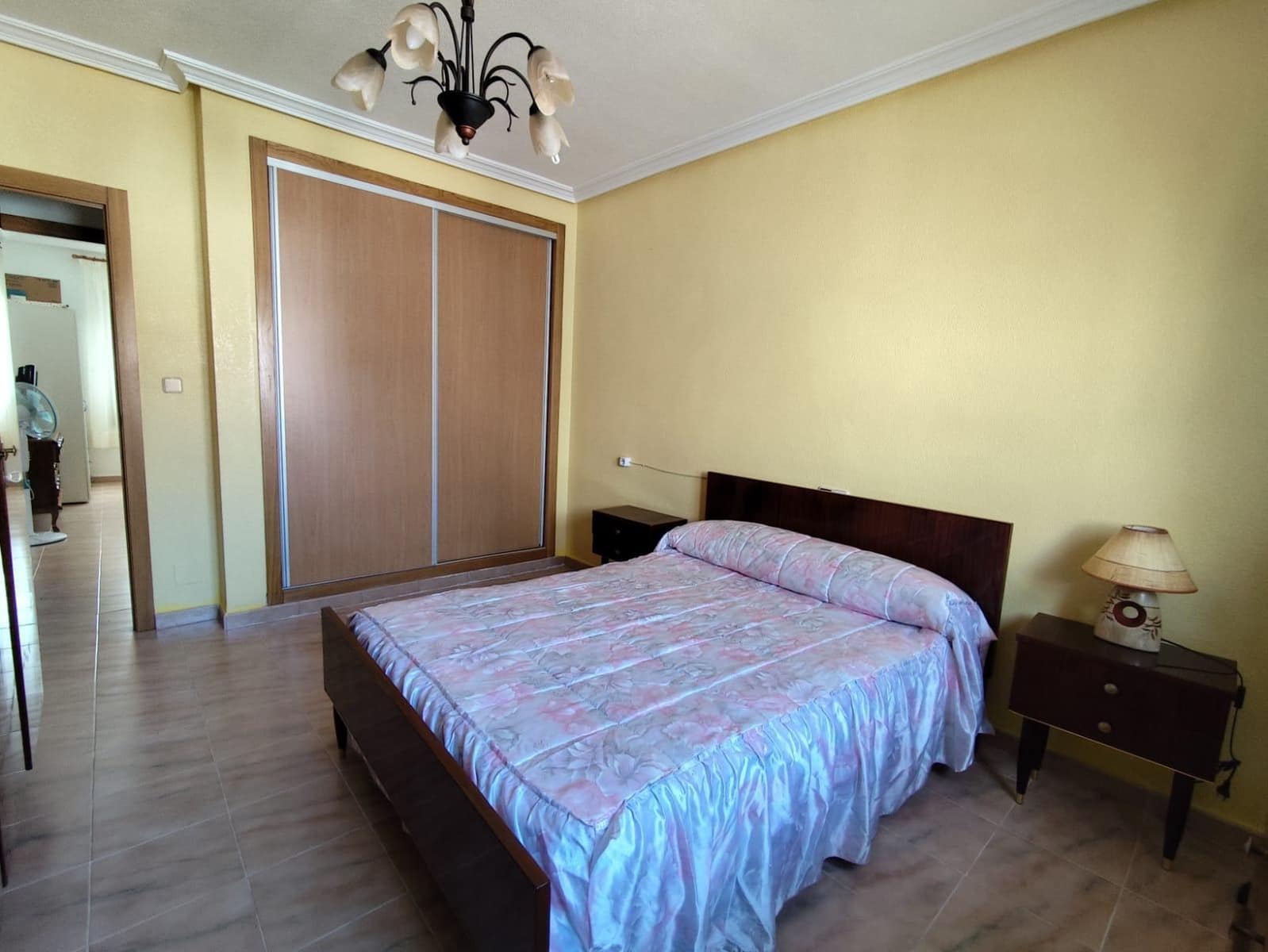 4 camera da letto Villa in vendita in Roda con garage - 399.000 € (Rif: 9036576)