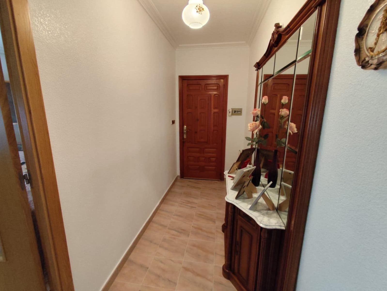 4 camera da letto Villa in vendita in Roda con garage - 399.000 € (Rif: 9036576)