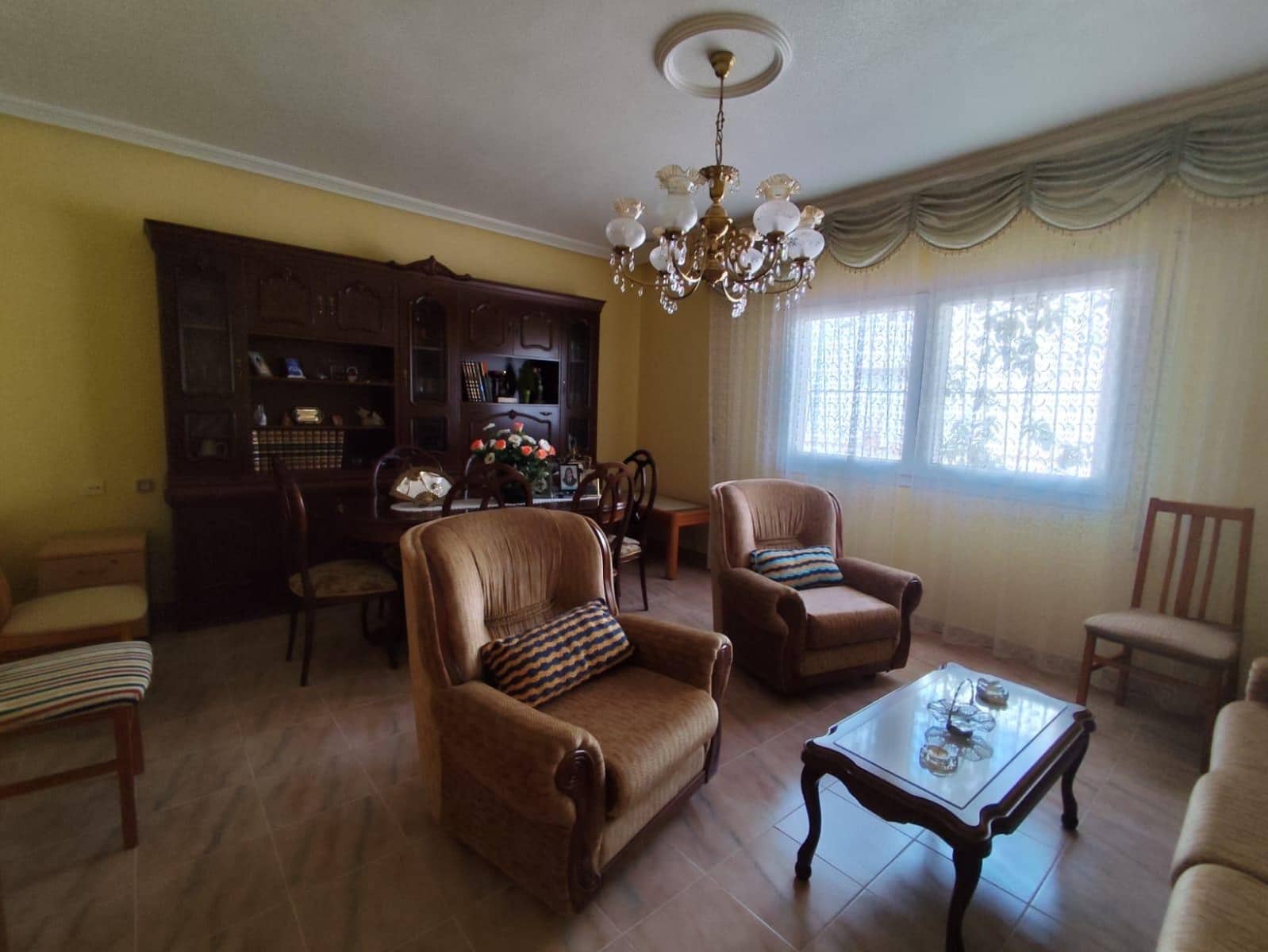 4 camera da letto Villa in vendita in Roda con garage - 399.000 € (Rif: 9036576)