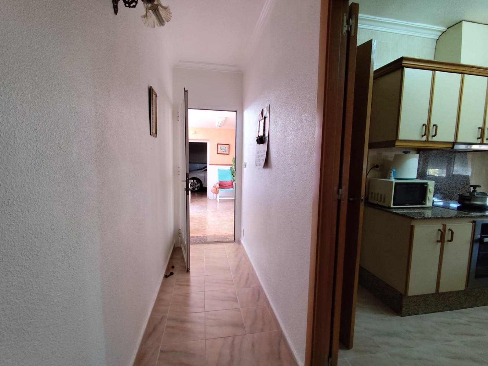 4 camera da letto Villa in vendita in Roda con garage - 399.000 € (Rif: 9036576)