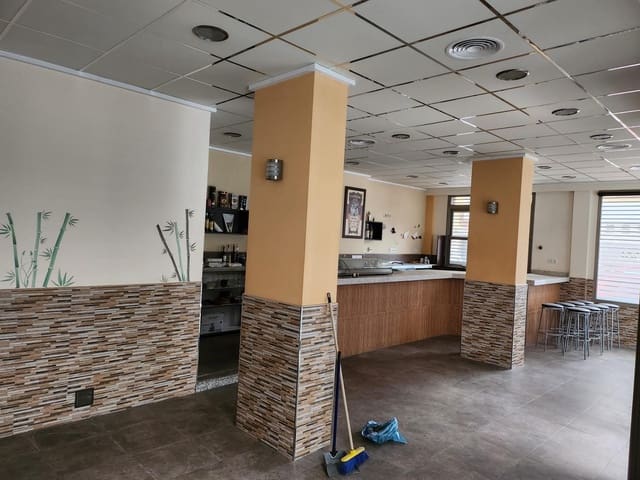 Kommersiell til salgs i Cartagena - € 133 000 (Ref: 9145504)