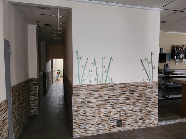 Kommersiell til salgs i Cartagena - € 133 000 (Ref: 9145504)