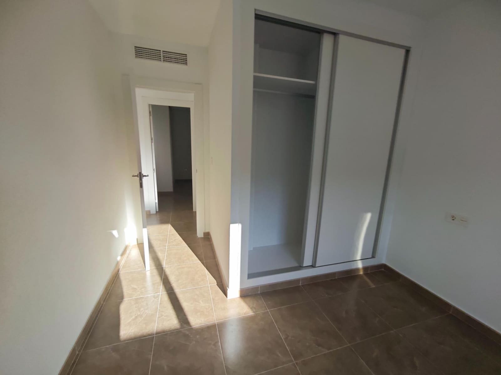 3 bedroom Flat for sale in Los Ramos with garage - € 124,999 (Ref: 9185386)