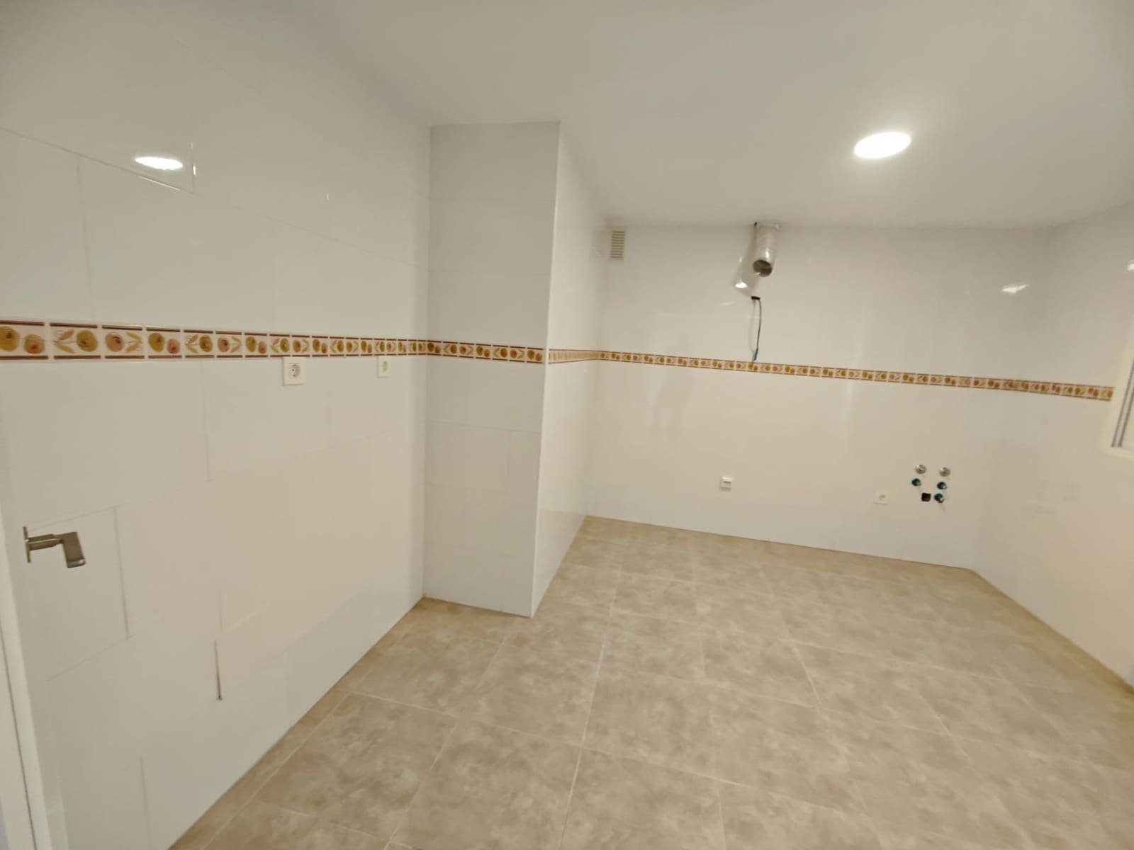 3 bedroom Flat for sale in Los Ramos with garage - € 124,999 (Ref: 9185386)