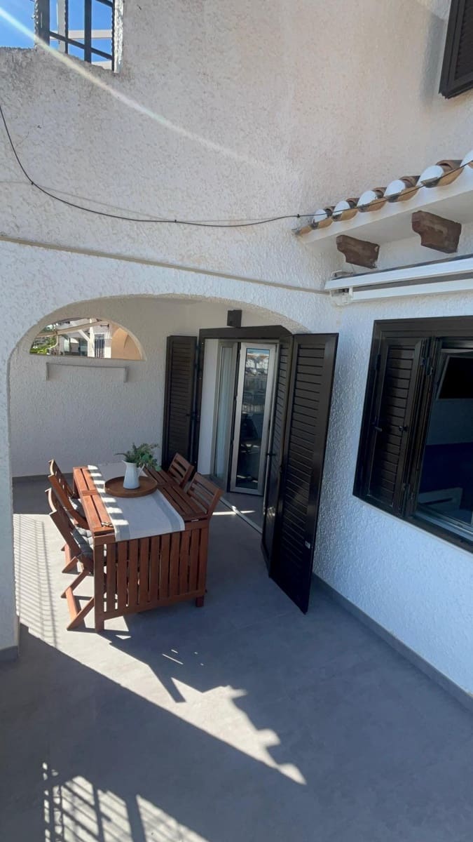 2 soverom Leilighet til salgs i Cabo Roig med svømmebasseng - € 240 000 (Ref: 9359609)