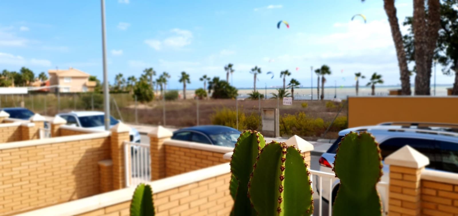 3 makuuhuone Rivitalo myytävänä paikassa Los Alcazares mukana 
autotalli - 298 000 € (Ref: 9637621)