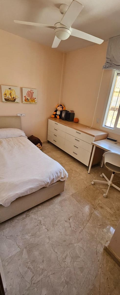 3 makuuhuone Rivitalo myytävänä paikassa Los Alcazares mukana 
autotalli - 298 000 € (Ref: 9637621)